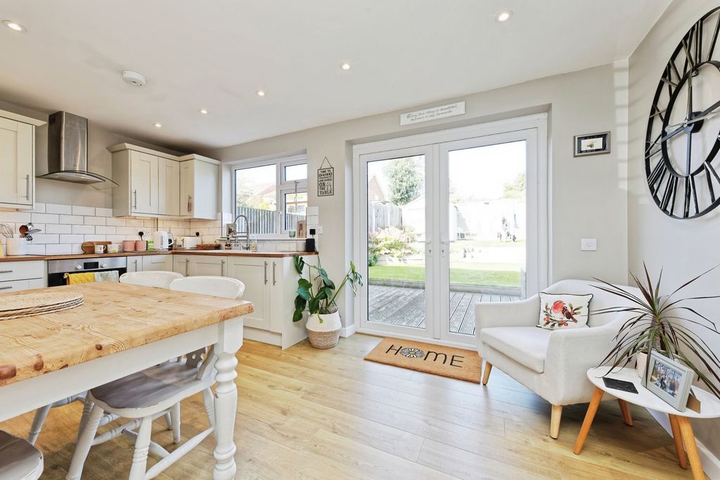 Property photo 3 of 17 Photo