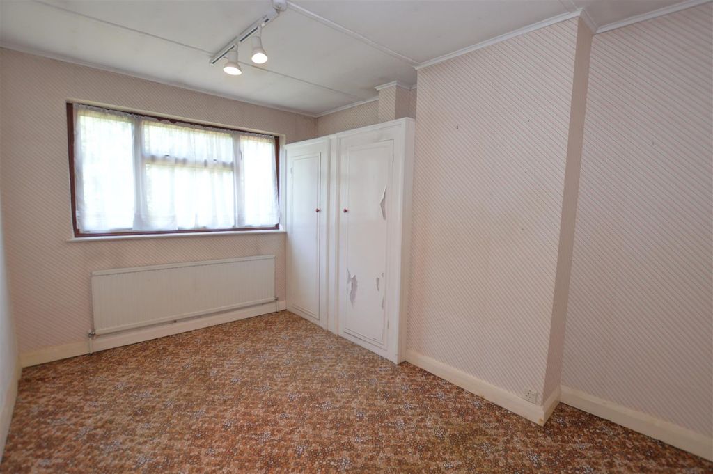 Property photo 3 of 11 33 Lyndhurst Avenue Bed2.Jpg