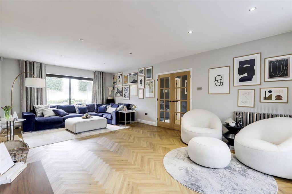 Property photo 2 of 38