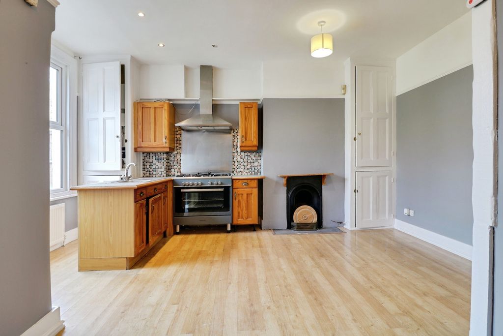 Property photo 2 of 21