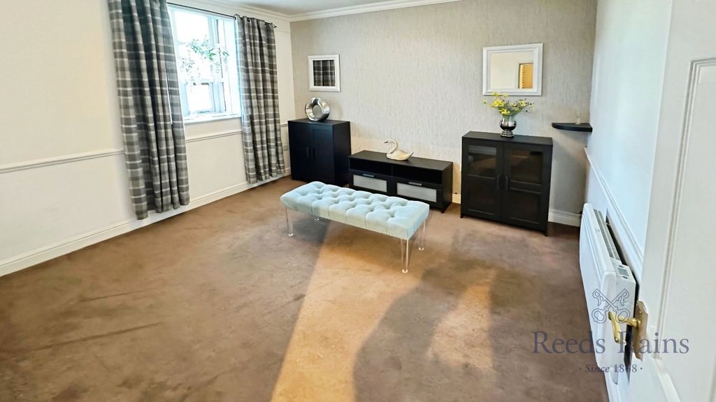 Property photo 2 of 8 Lounge