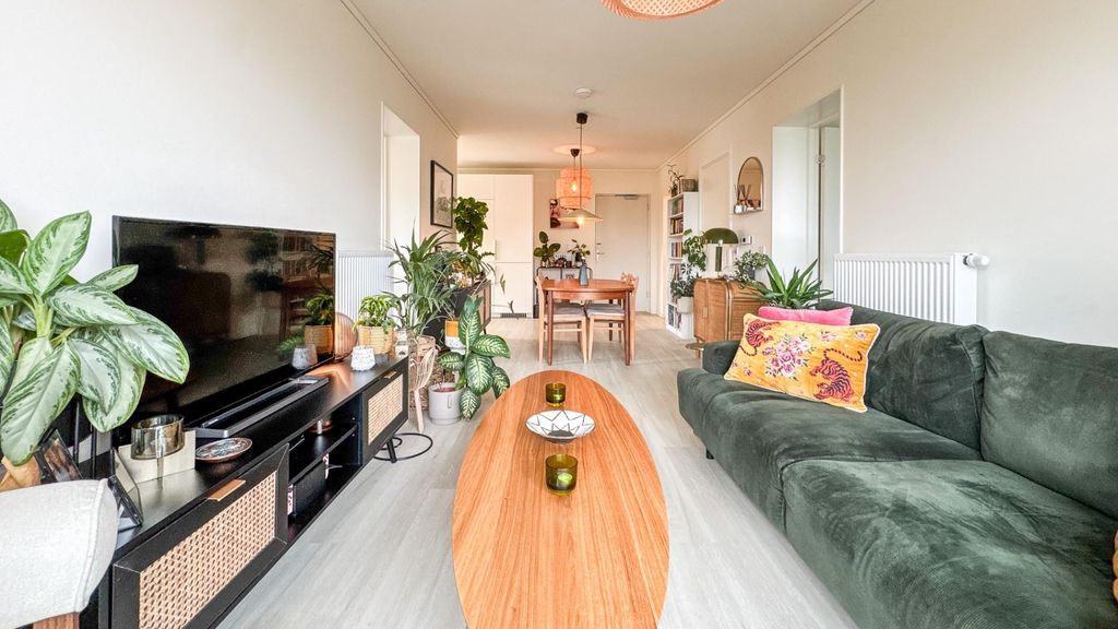 Property photo 2 of 21 Lounge