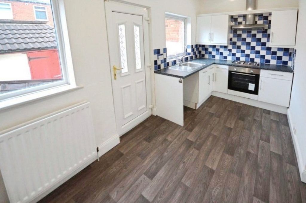 Property photo 3 of 7 Kitchen