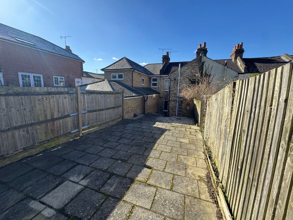 Property photo 2 of 9 36 London Rd Photo 2