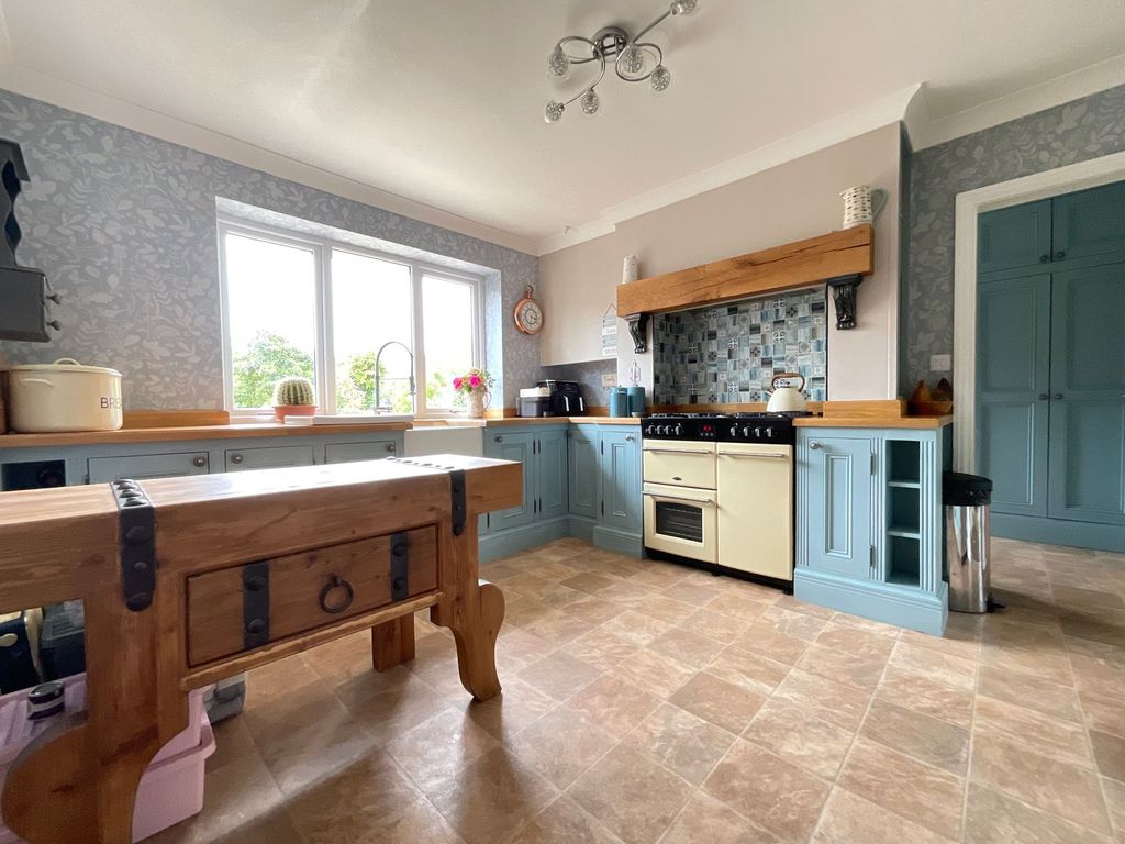 Property photo 3 of 28