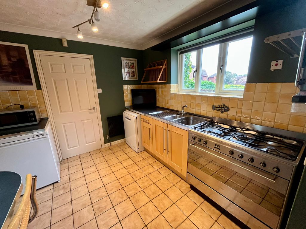 Property photo 3 of 27 Kitchen1