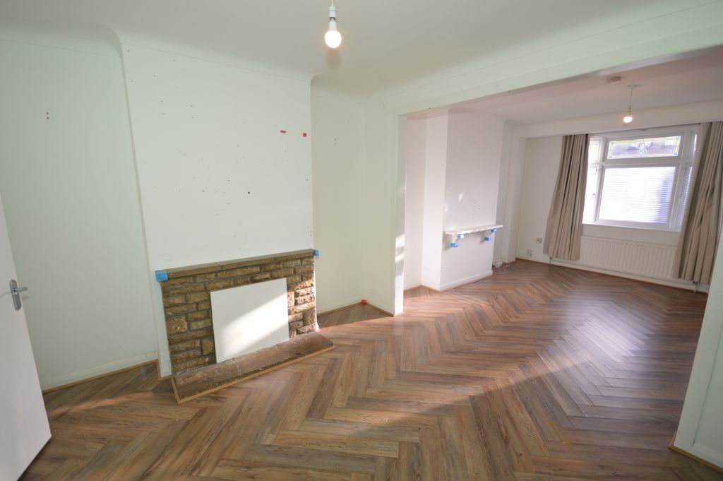 Property photo 3 of 8 Dsc_0111