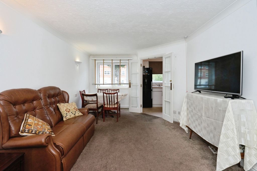 Property photo 3 of 17 Photo