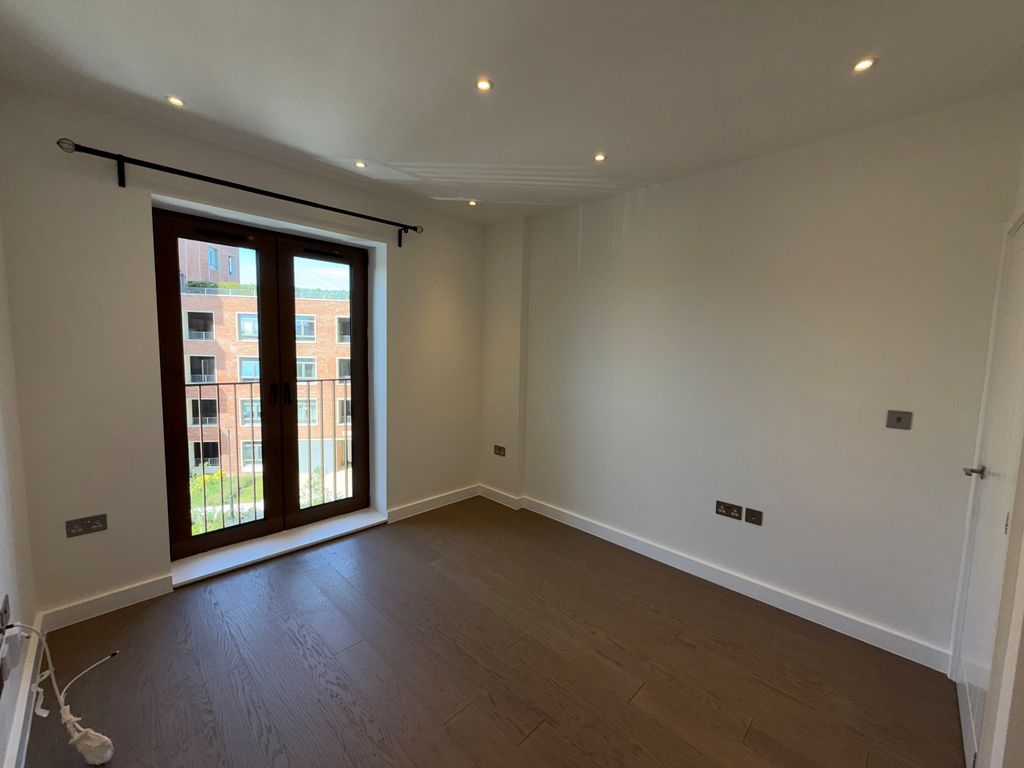Property photo 1 of 6 Living Room