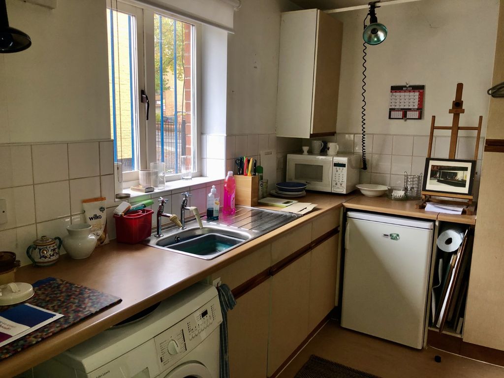 Property photo 3 of 5 Kitchen
