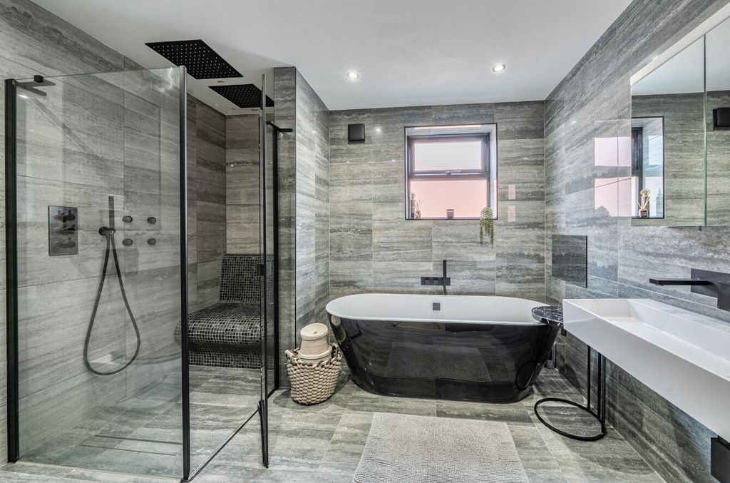 Property photo 3 of 24 1436137-8-69d8Ed4...