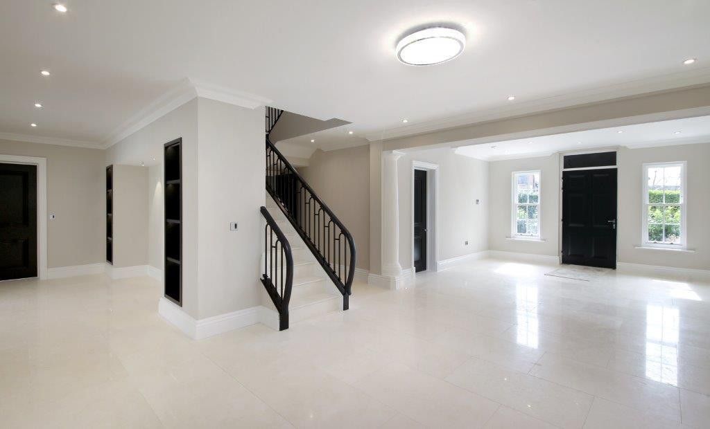 Property photo 3 of 17 Hall