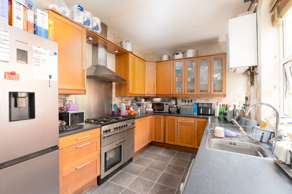 Property photo 2 of 21 11