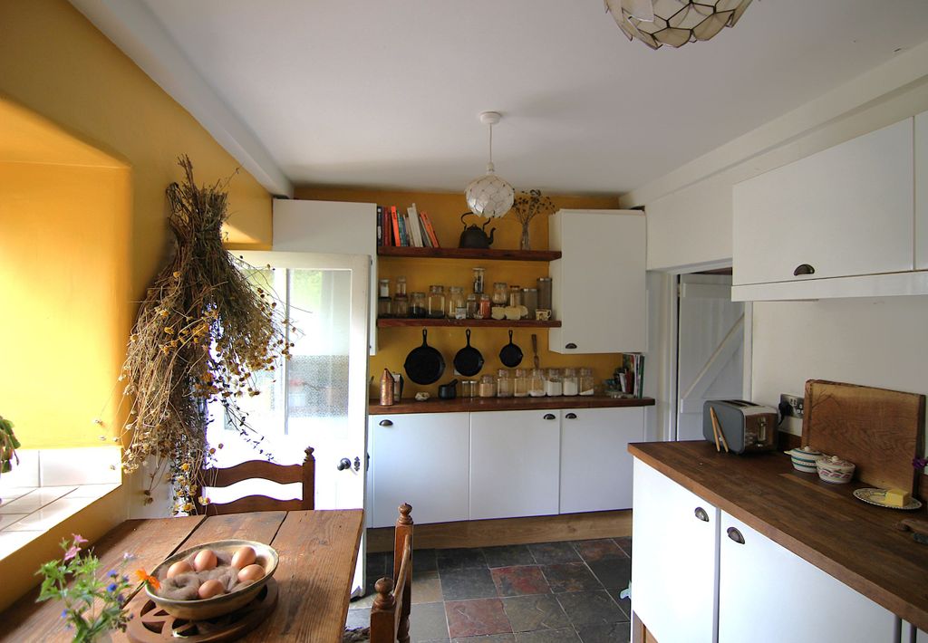 Property photo 2 of 20