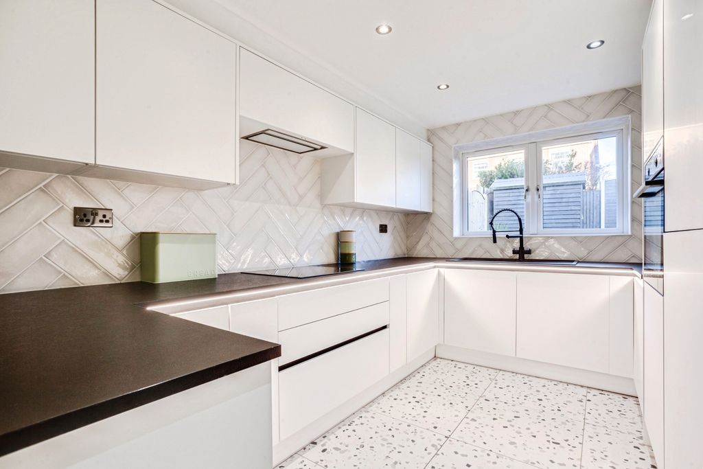 Property photo 2 of 18 Kitchen