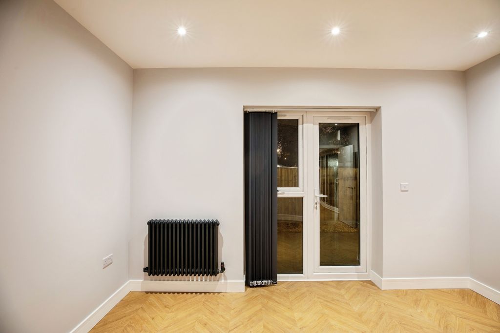 Property photo 3 of 17 Gallery