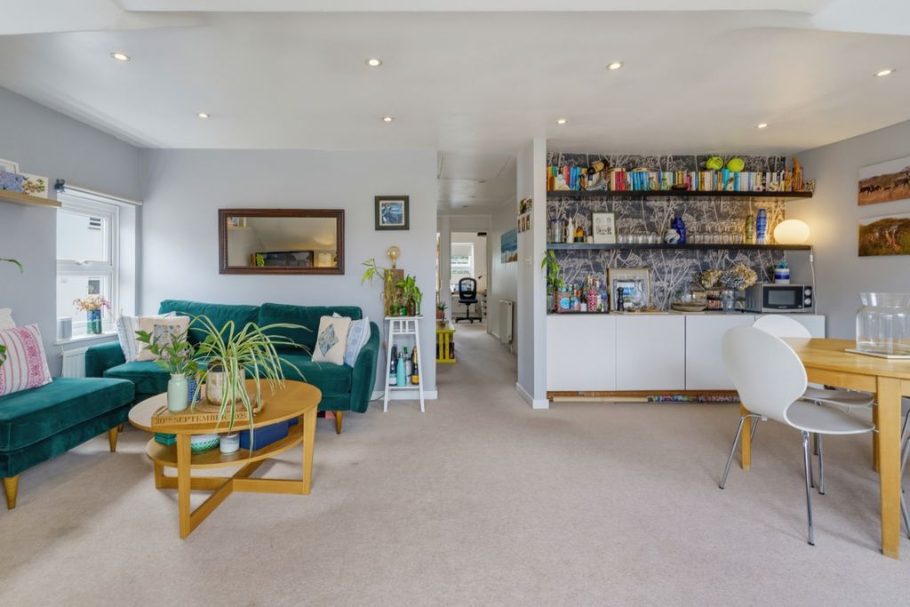 Property photo 1 of 17 Photo 8
