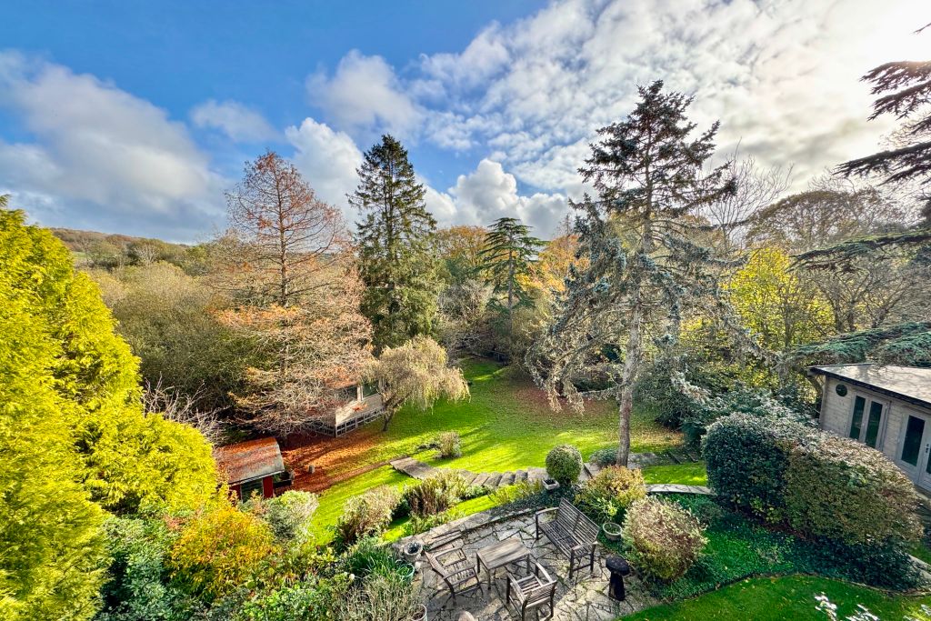 Property photo 2 of 17 Garden