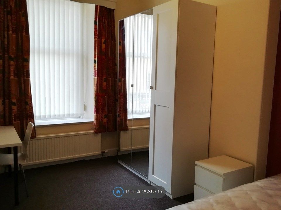 Property photo 3 of 11 Spacious Bedroom One To Front Of Building