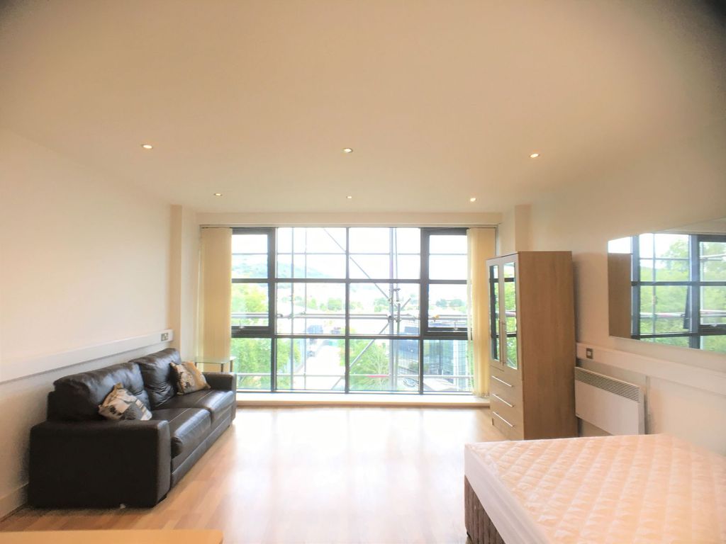 Property photo 2 of 6