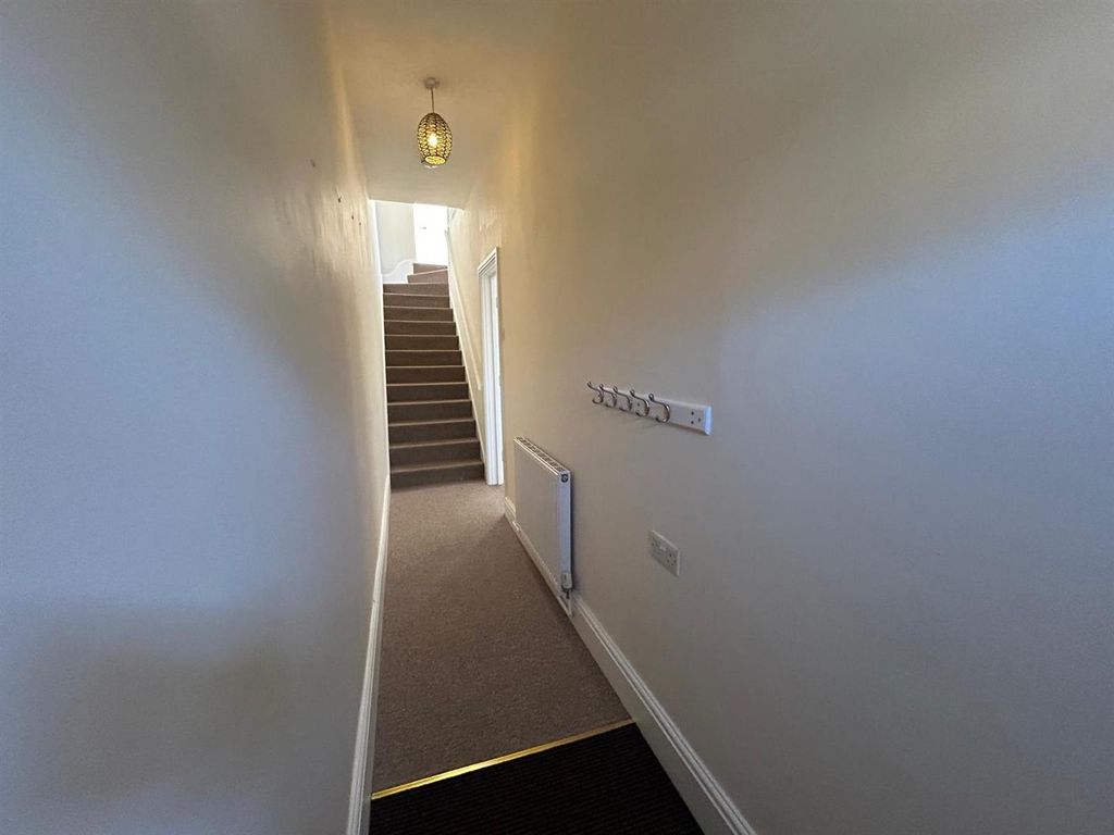 Property photo 2 of 20 ee10E691-50Bf-4d88-Bf88-386A4Dd84Fd8.Jpg