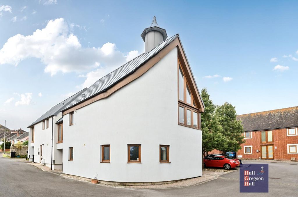 Property photo 1 of 24 8629c9Be-E511-4Aa0-9E83-2267d631Bf64.Jpg