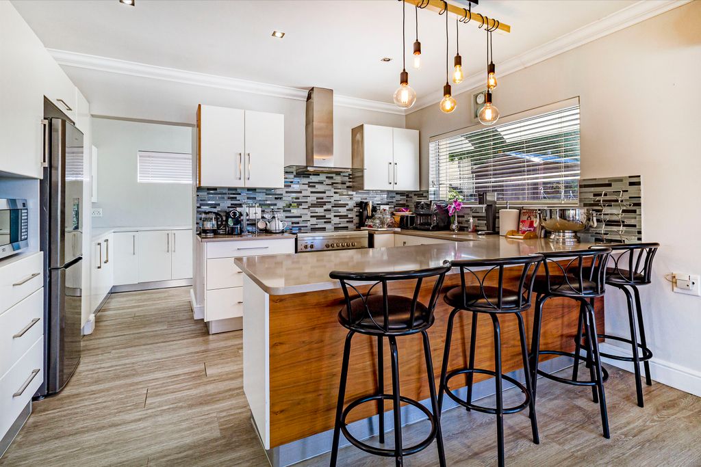 Property photo 3 of 57