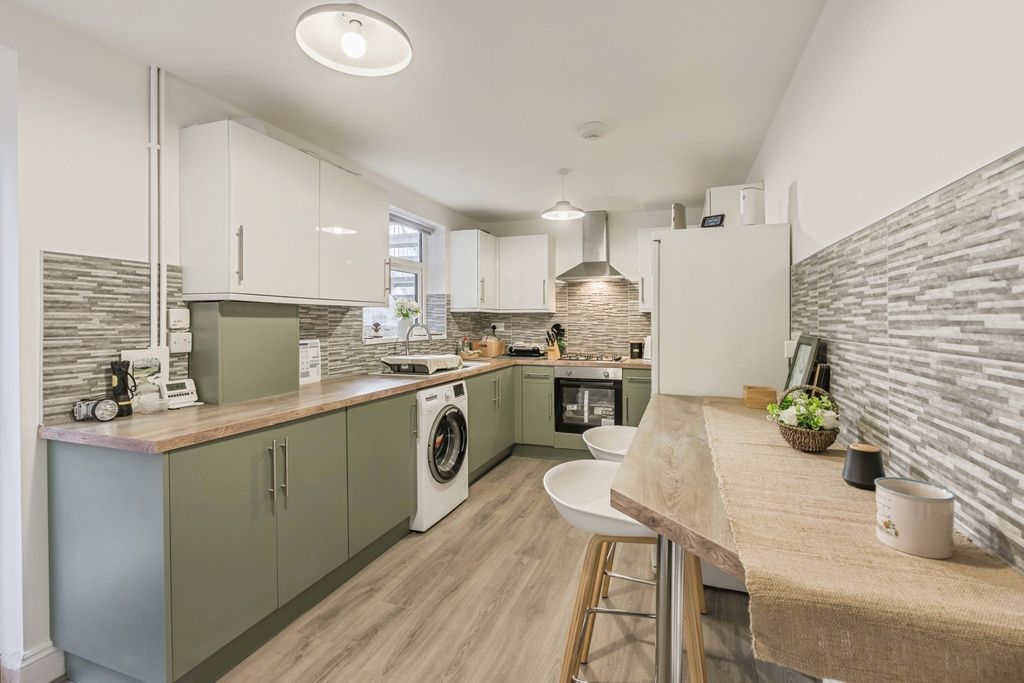 Property photo 3 of 17 Photo