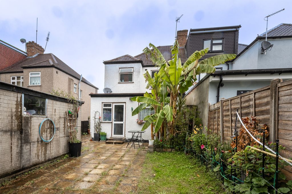 Property photo 1 of 8 3 Bed Semi-Detached House For Sale Headstone Gardens, Harrow Ha2
