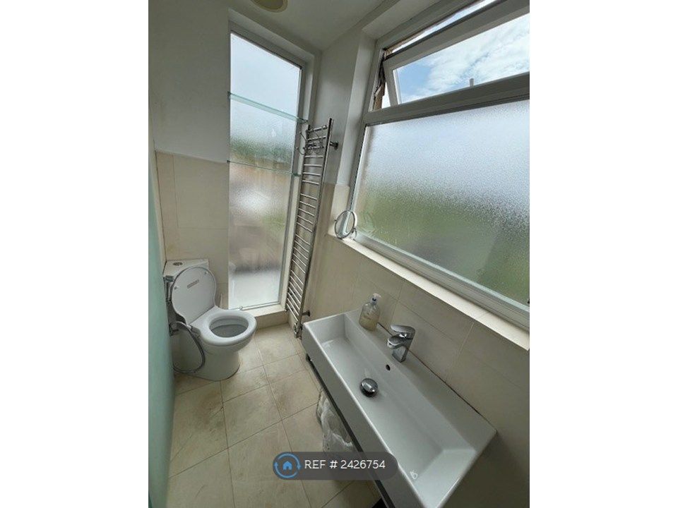 Property photo 2 of 14 Ensuite Bathroom