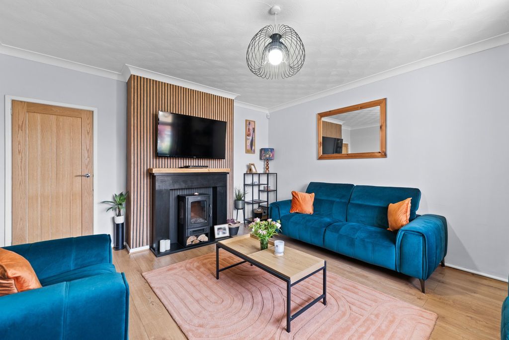Property photo 2 of 32