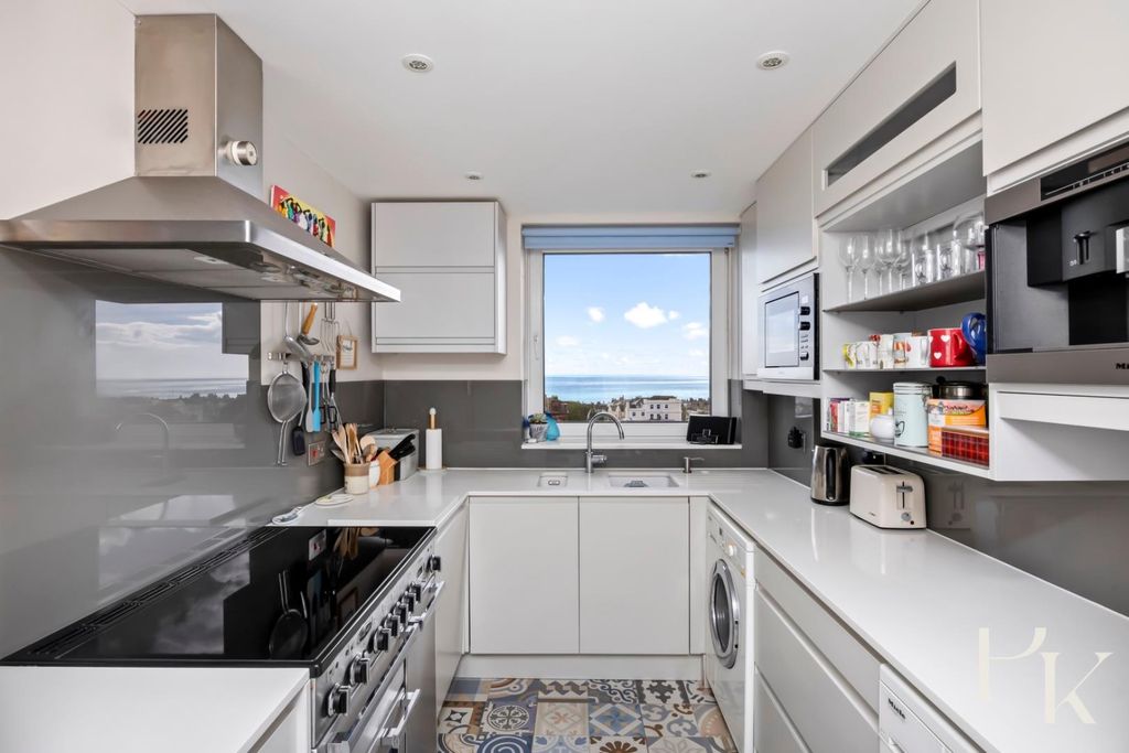 Property photo 3 of 16 Kitchen
