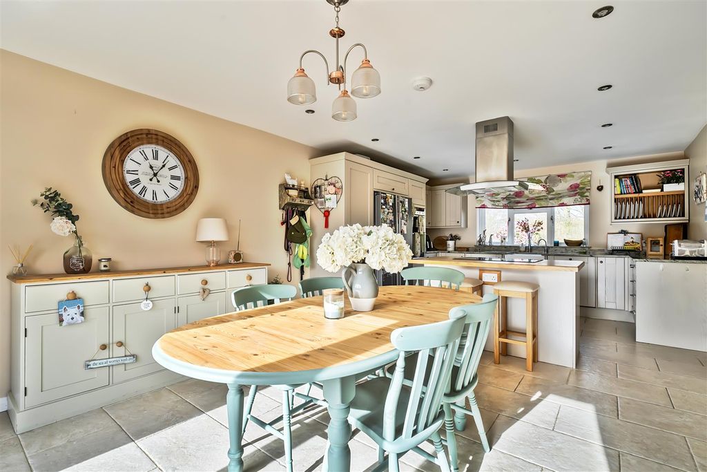 Property photo 3 of 19 1405400-16-699c37F939671.Jpg