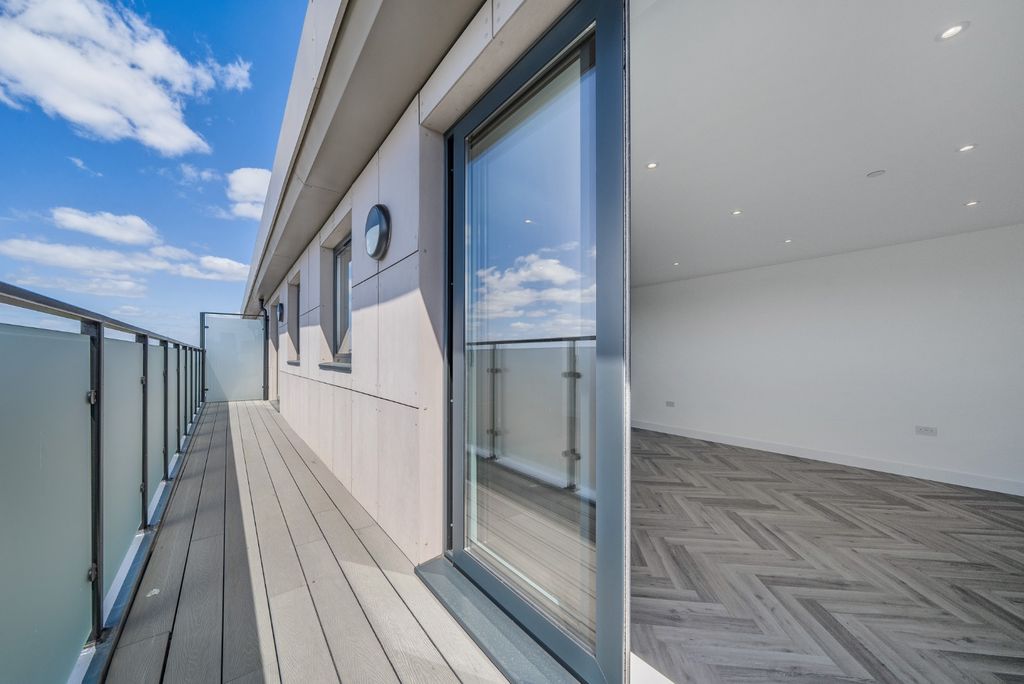 Property photo 2 of 13 3428543