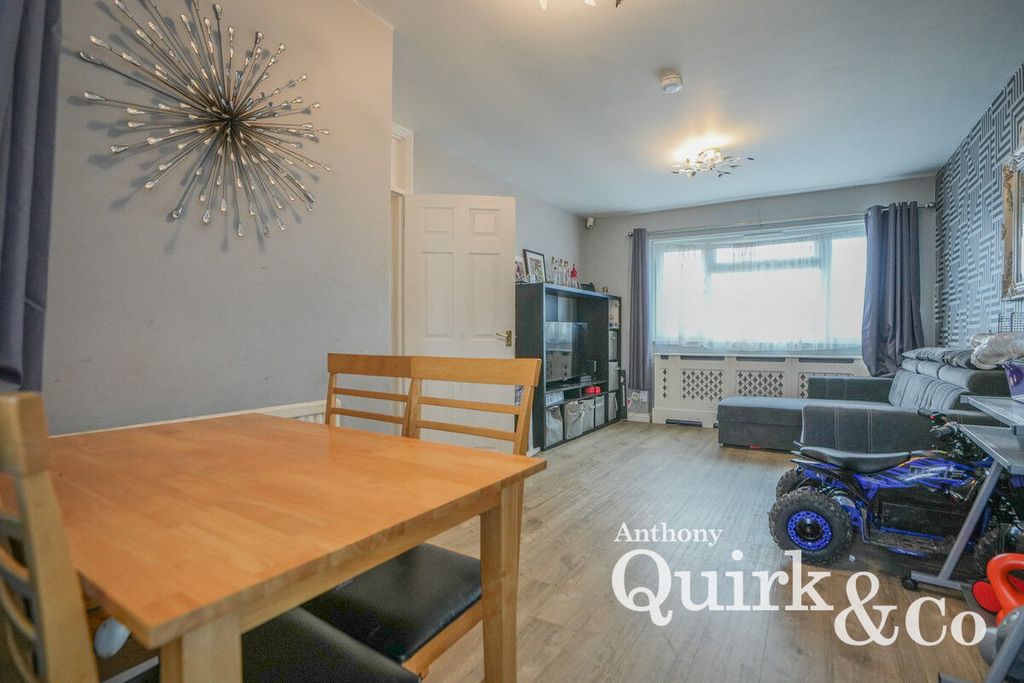 Property photo 2 of 6
