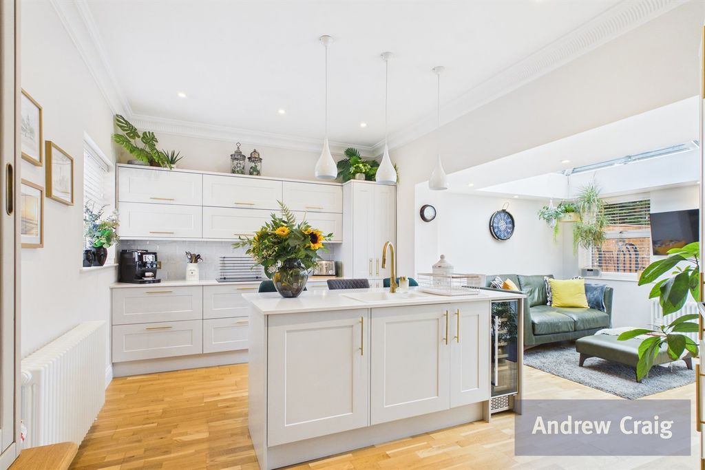 Property photo 2 of 25 Kitchen Breakfast Room Into Sunroom