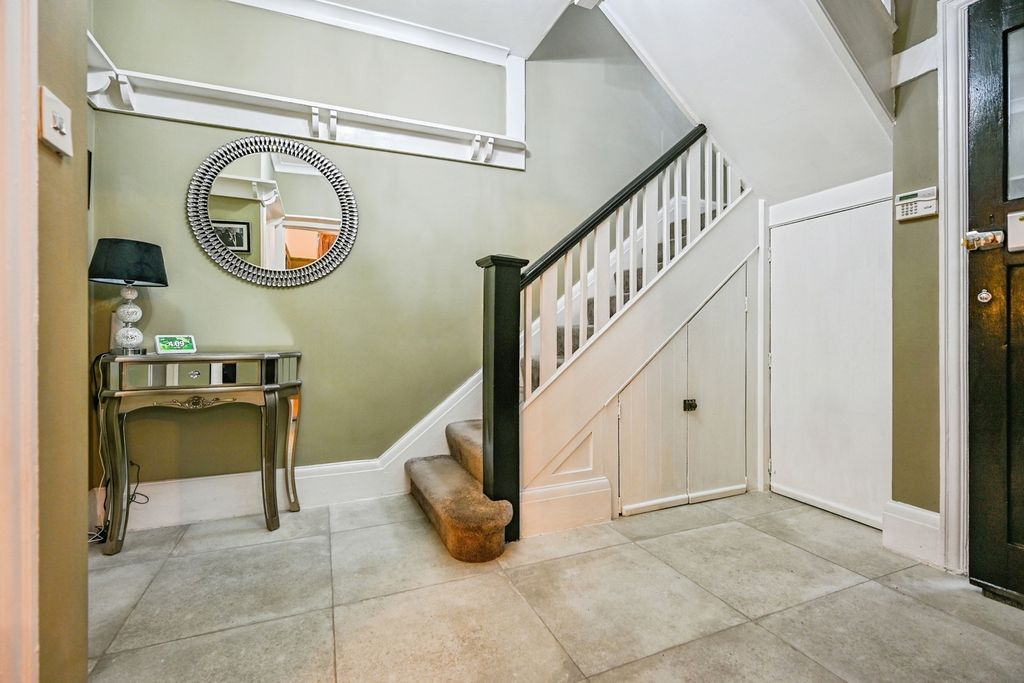 Property photo 3 of 32 Pbox-Img.Jpg