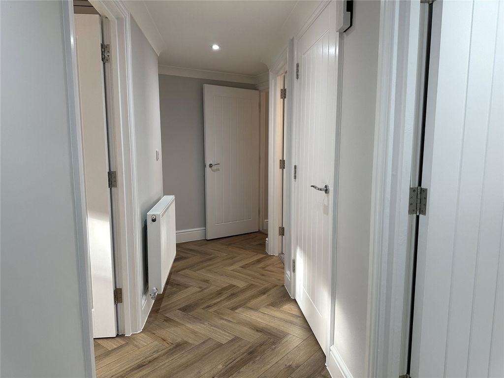 Property photo 3 of 8 Picture No. 04