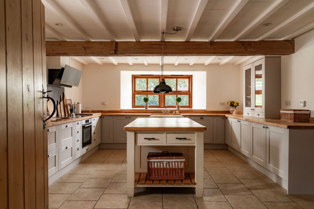 Property photo 3 of 38 282675 - Ginmill Barn 18.Jpg