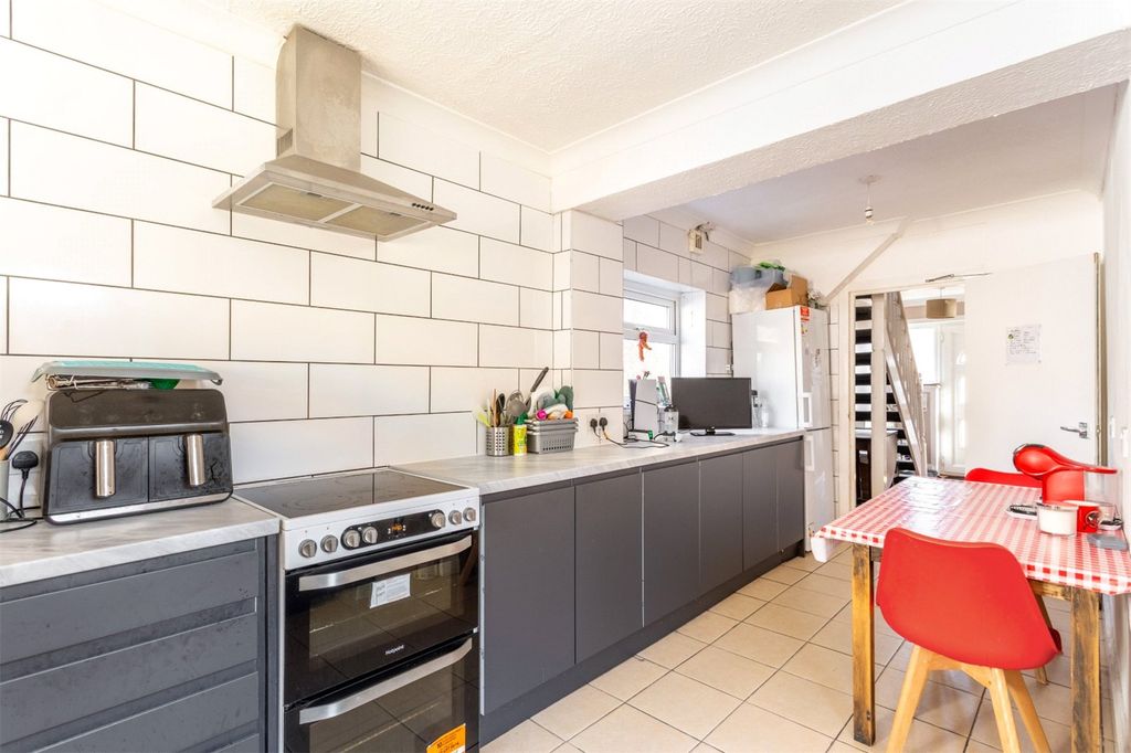 Property photo 2 of 19 Picture No. 18