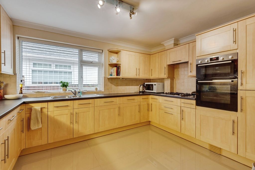 Property photo 3 of 17 Photo