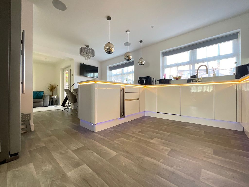 Property photo 2 of 26