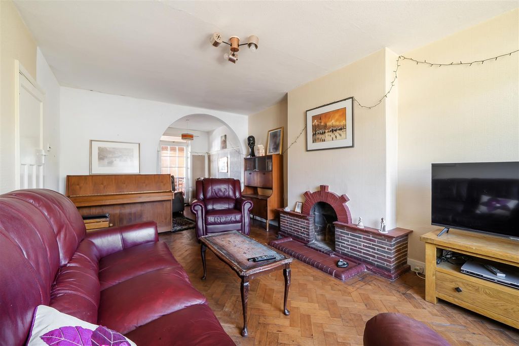 Property photo 3 of 16