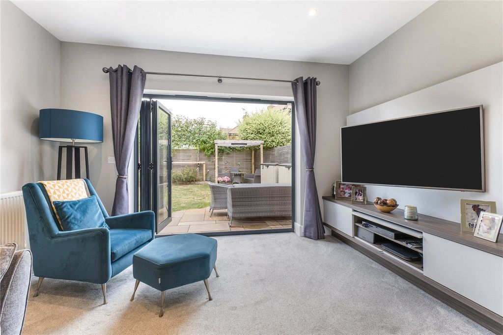 Property photo 3 of 14 Sitting Room