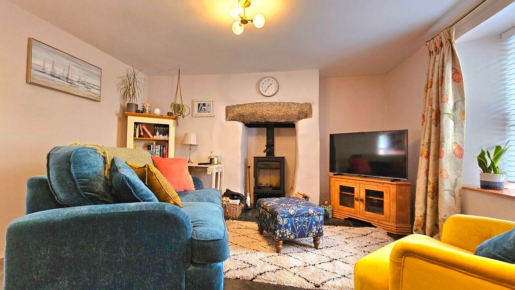 Property photo 2 of 12