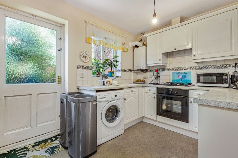 Property photo 3 of 11 Kitchen