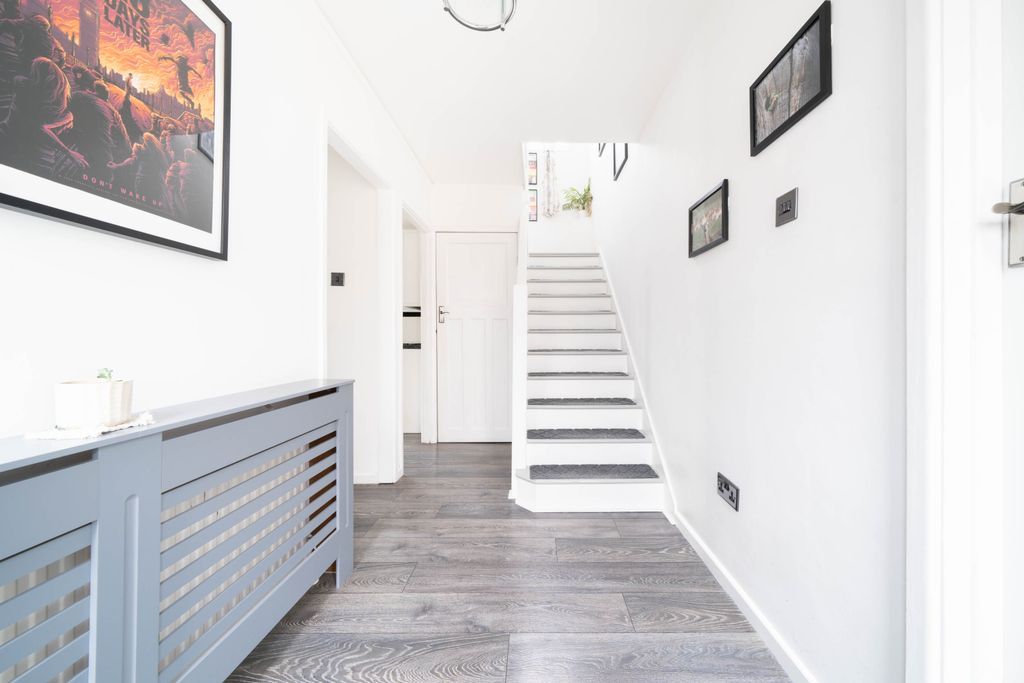 Property photo 2 of 22 Entrance