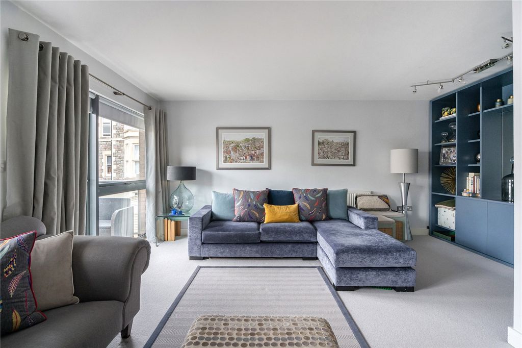 Property photo 1 of 14 Sitting Room