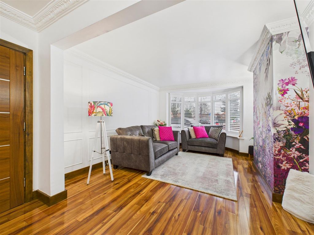 Property photo 2 of 16 Lounge