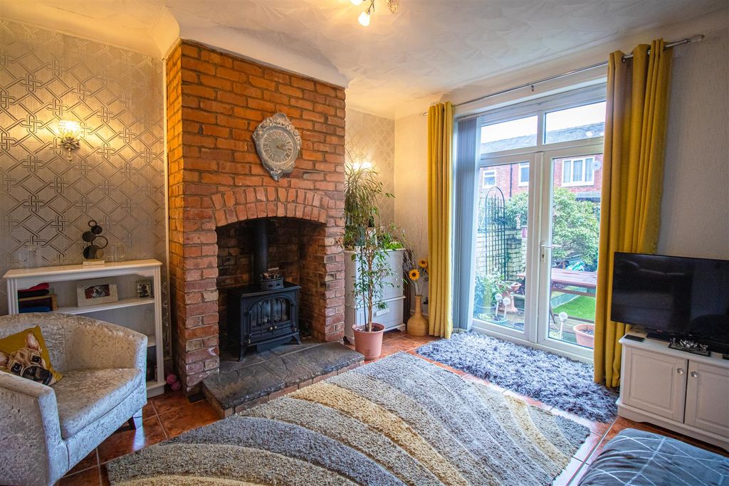 Property photo 3 of 9 Reception 2